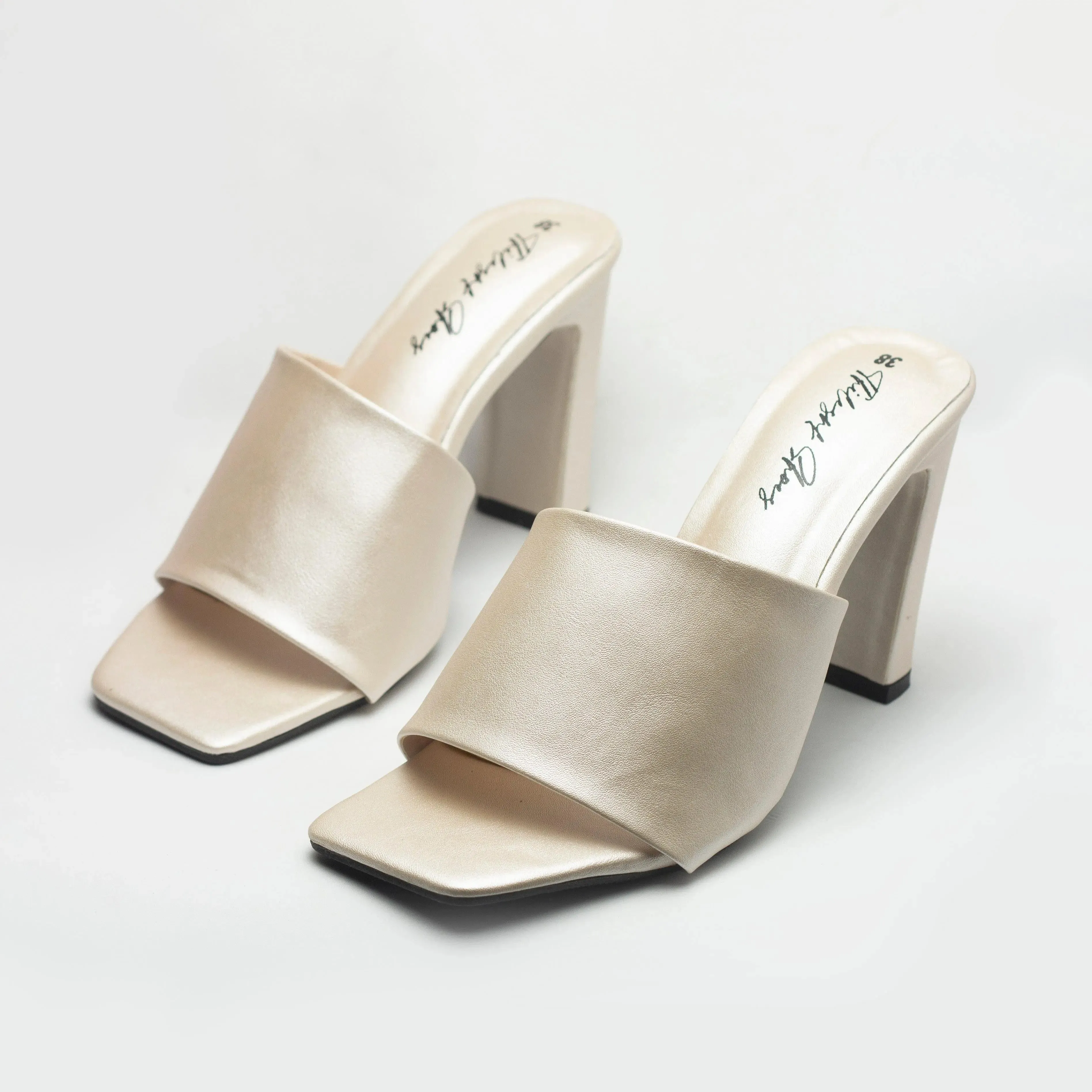 Discover Stylish Black Heels